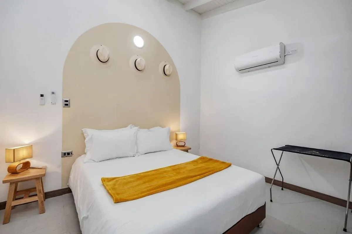 Apartment Nowa Makondo Apt - Large Jacuzzi And Ac On Main Provenza St Medellin