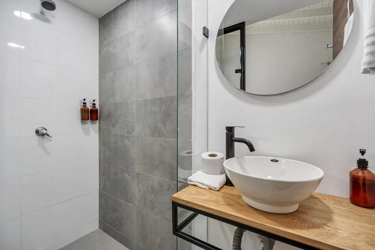 Nowa Makondo Apt - Large Jacuzzi And Ac On Main Provenza St Medellin 0*,
