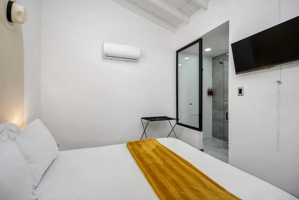 Apartment Nowa Makondo Apt - Large Jacuzzi And Ac On Main Provenza St Medellin