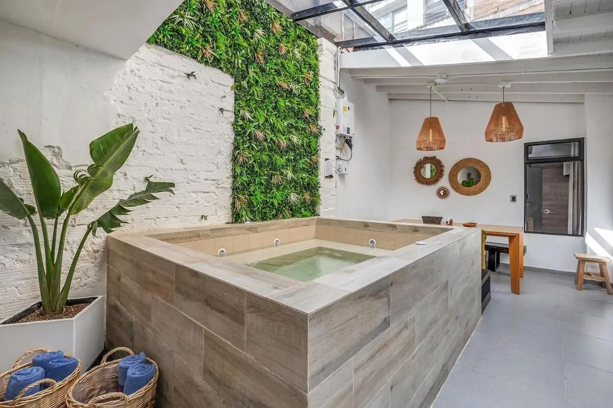 Apartment Nowa Makondo Apt - Large Jacuzzi And Ac On Main Provenza St Medellin Colombia