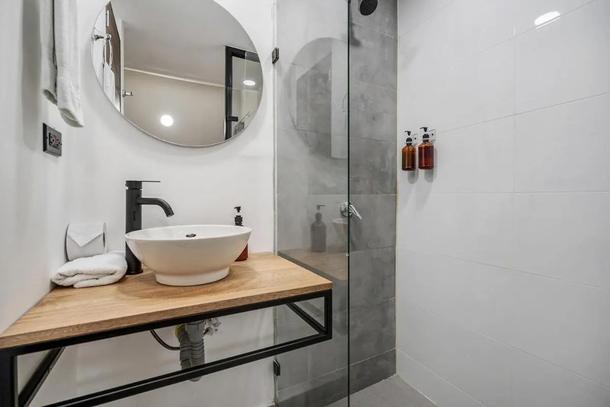 Apartment Nowa Makondo Apt - Large Jacuzzi And Ac On Main Provenza St Medellin Colombia