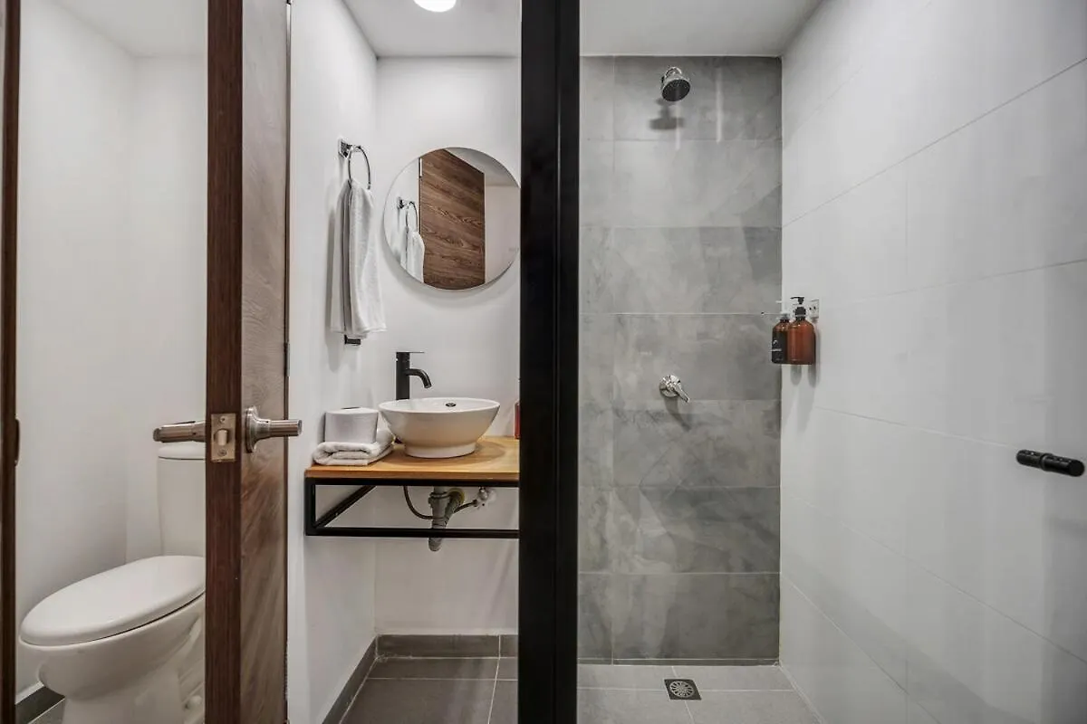 Apartment Nowa Makondo Apt - Large Jacuzzi And Ac On Main Provenza St Medellin